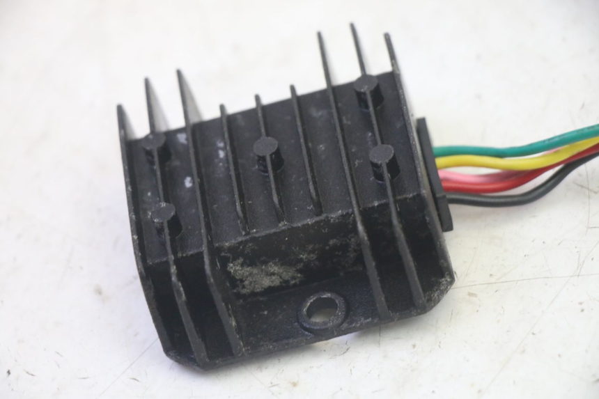 photo de REGULADOR DE CARGA SUKIDA TOP 1 50 (2003 - 2010) - Zoom estado de uso