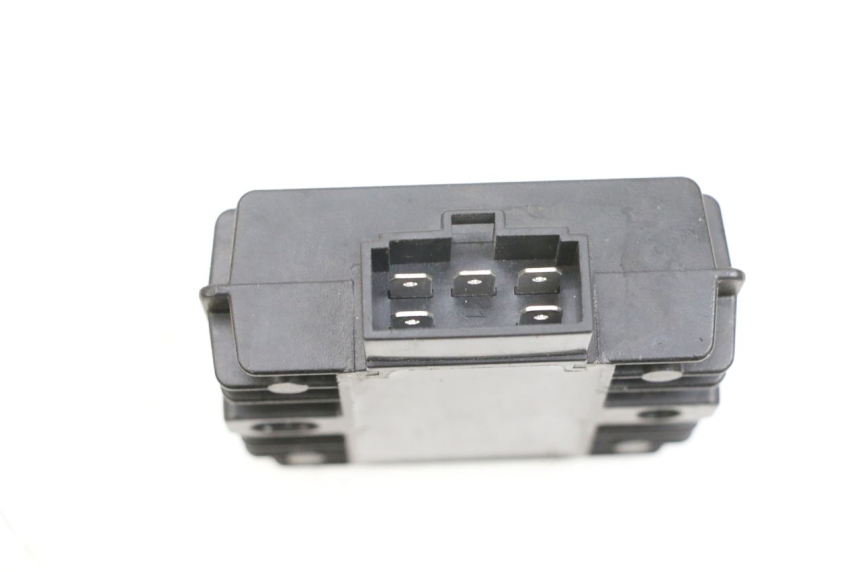 photo de REGULADOR YAMAHA TRICITY 300 (2020 - 2024) - Primer plano técnico