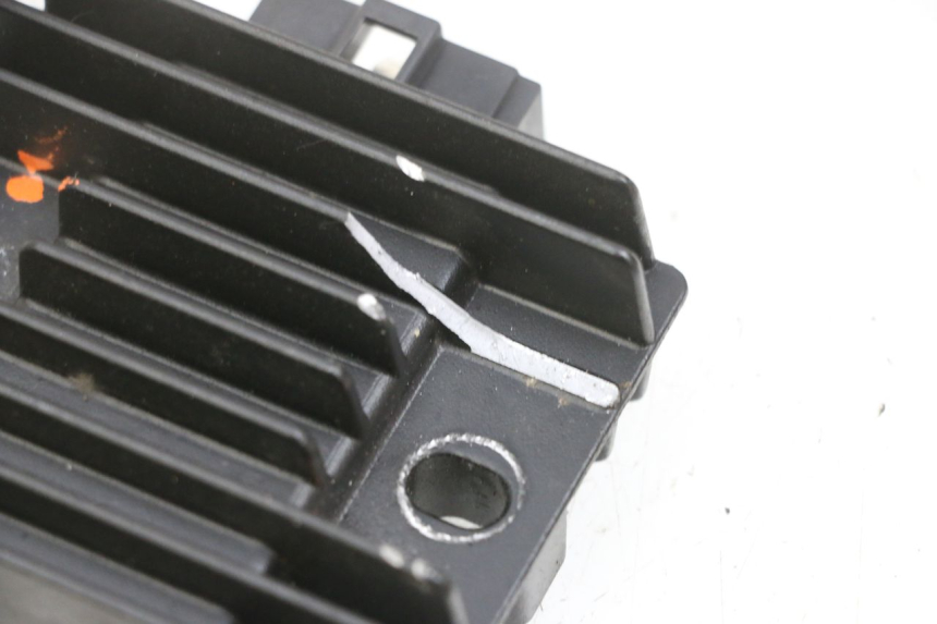 photo de REGULADOR YAMAHA TRICITY 300 (2020 - 2024) - Detalles de los puntos de fijación