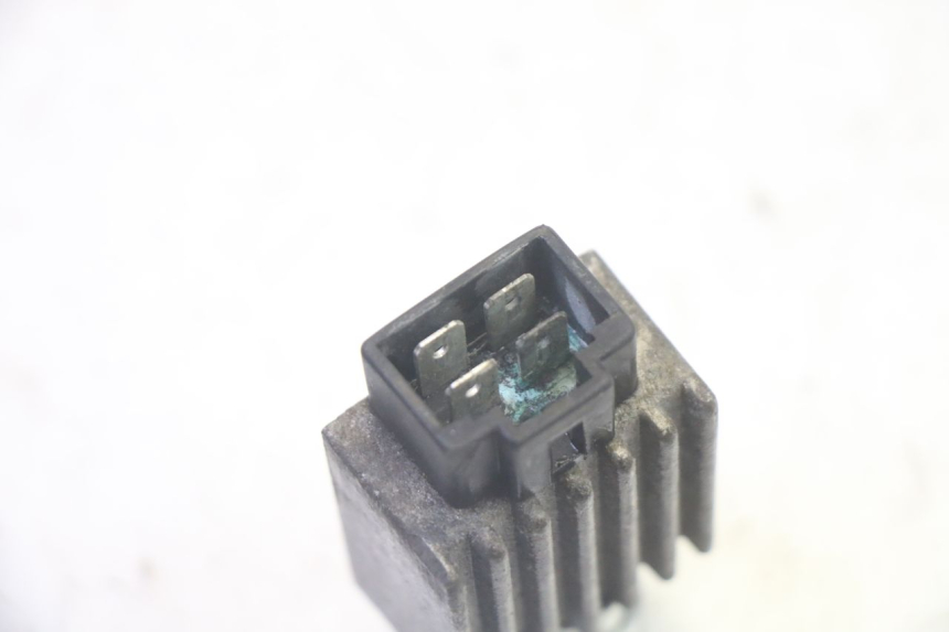 photo de REGULADOR PEUGEOT VIVACITY 100 (1999 - 2008) - Primer plano técnico