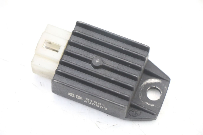 photo de REGULADOR DE CARGA VONROAD YIBEN 125 (2006 - 2010)