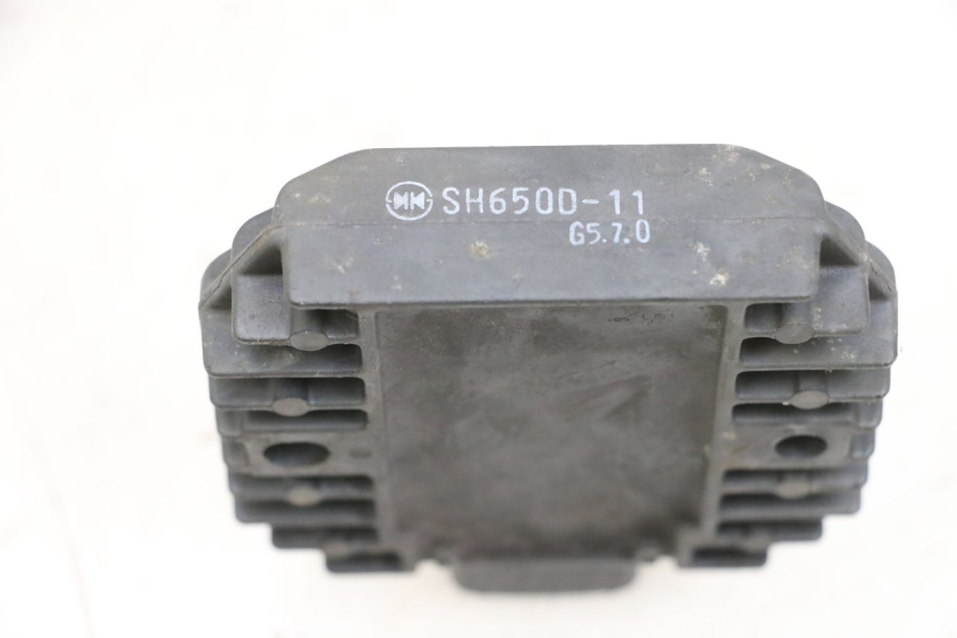 photo de REGULADOR DE CARGA YAMAHA XMAX X-MAX 125 (2006 - 2009) - Otra perspectiva