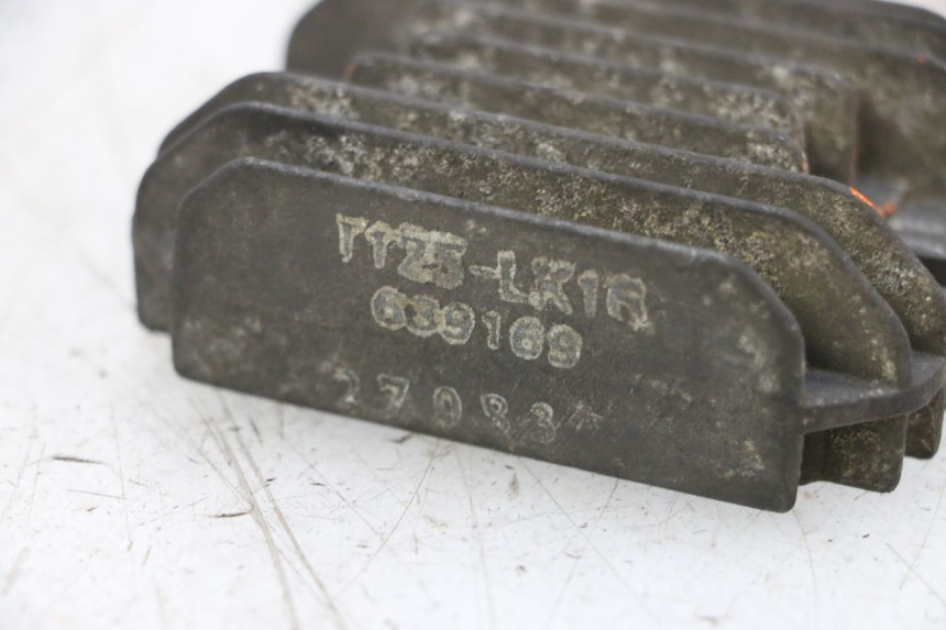 photo de REGULADOR DE CARGA PIAGGIO X8 125 (2004 - 2007) - Otra perspectiva