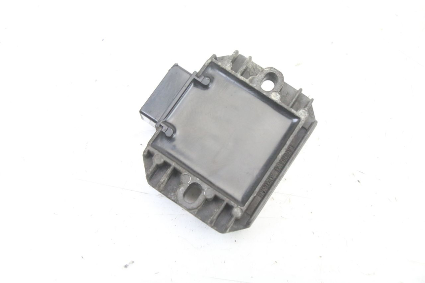 photo de REGULADOR DE CARGA PIAGGIO XEVO - X EVO 125 (2007 - 2016) - Otra perspectiva