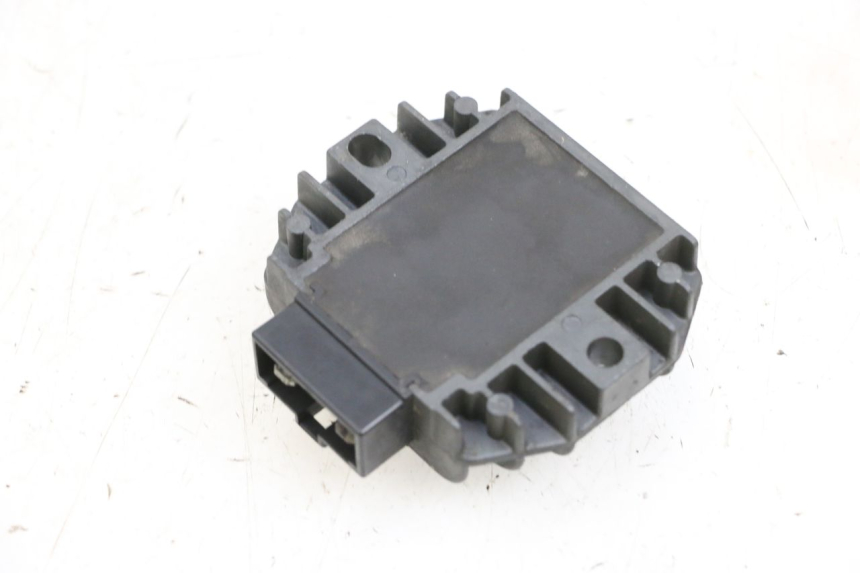 photo de REGULADOR DE CARGA YAMAHA YP MAJESTY 125 (2002 - 2006) - Detalle de la pieza