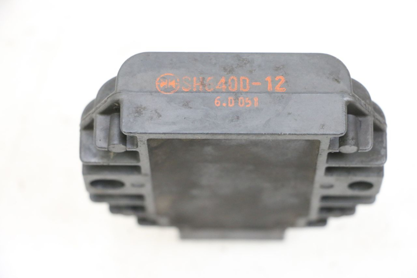 photo de REGULADOR DE CARGA YAMAHA YP MAJESTY 125 (2002 - 2006) - Otra perspectiva