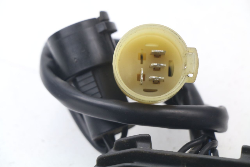 photo de REGULADOR KAWASAKI ZX-6R ZX6R 636 (2003 - 2004) - Primer plano técnico