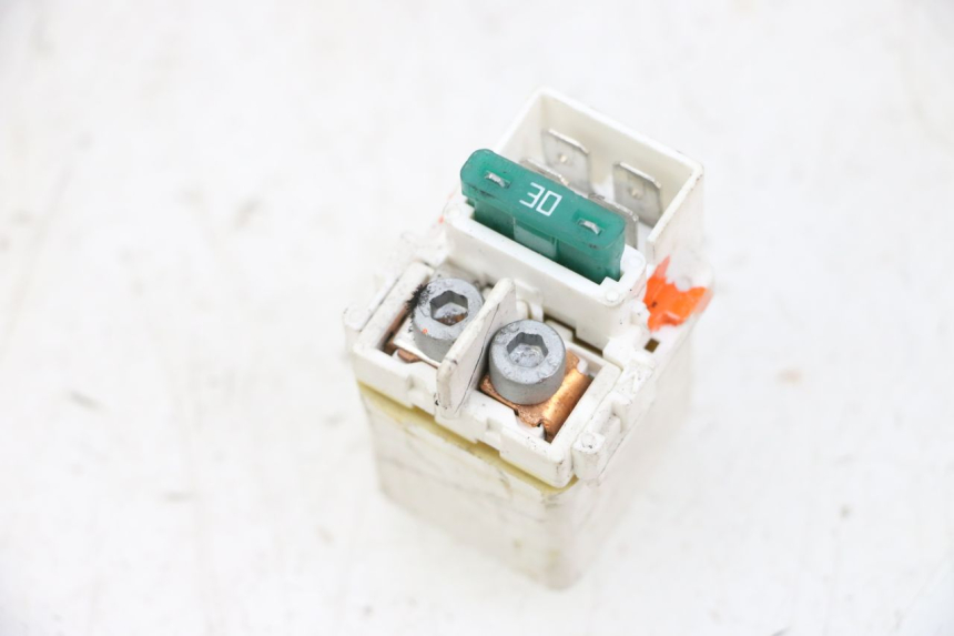 photo de RELE ARRANQUE PIAGGIO MP3 HPE 300 (2019 - 2026) - Primer plano técnico