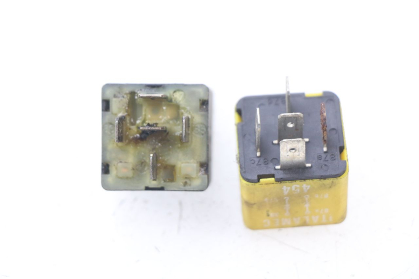 photo de RELE PIAGGIO BEVERLY 500 (2003 - 2007) - Detalle de la pieza