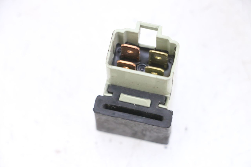 photo de RELÉ ELÉCTRICO YAMAHA X-MAX XMAX 125 (2010 - 2014) - Primer plano técnico