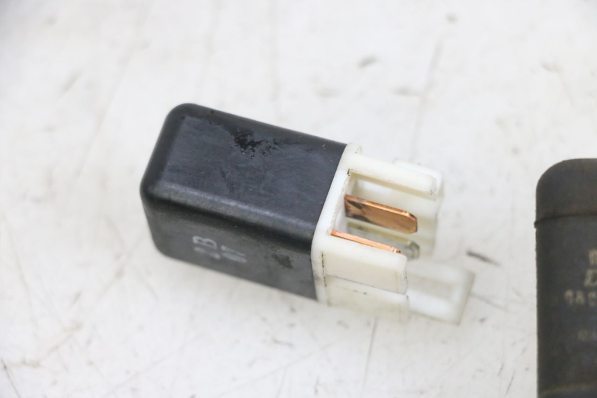 photo de RELE KAWASAKI ZR 7 750 (1999 - 2001) - Primer plano técnico