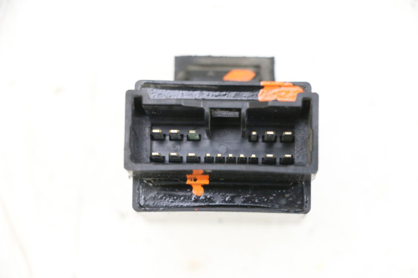 photo de RELÉ BOMBA COMBUSTIBLE YAMAHA FJR ABS 1300 (2006 - 2012) - Zoom estado de uso