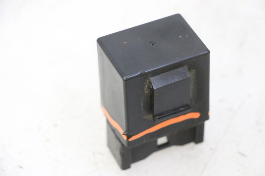 photo de RELÉ BOMBA COMBUSTIBLE YAMAHA FZ6 N FAZER 600 (2004 - 2006)