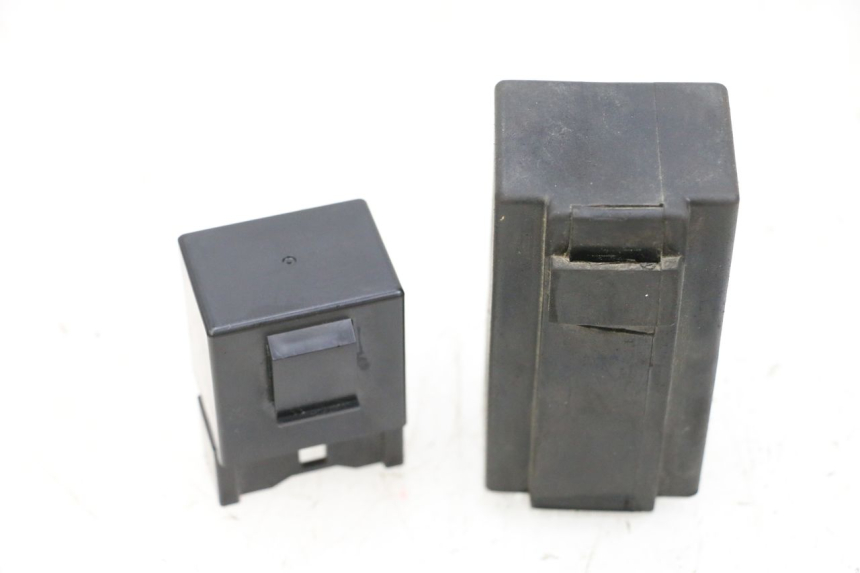 photo de RELÉ BOMBA COMBUSTIBLE YAMAHA MT-07 MT07 ABS 700 (2018 - 2020) - Zoom estado de uso