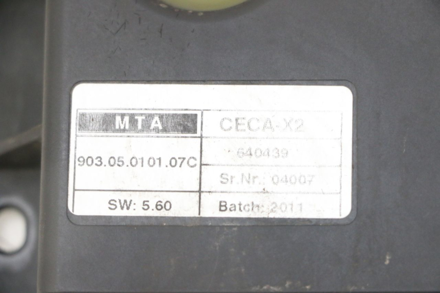 photo de ROLL LOCK RELE PIAGGIO MP3 LT 300 (2010 - 2016) - Primer plano técnico