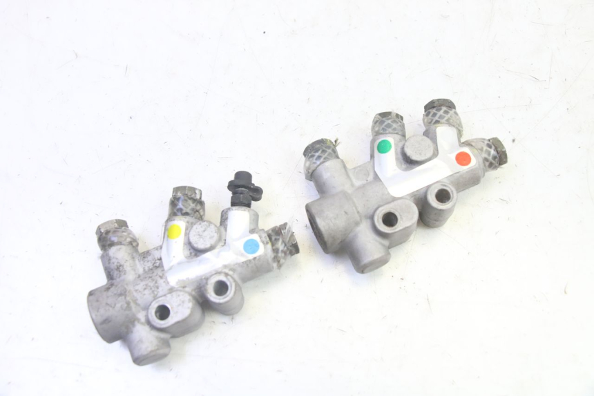 photo de DISTRIBUIDOR DE FRENO PIAGGIO MP3 RL 250 (2007 - 2010) - Detalle de la pieza