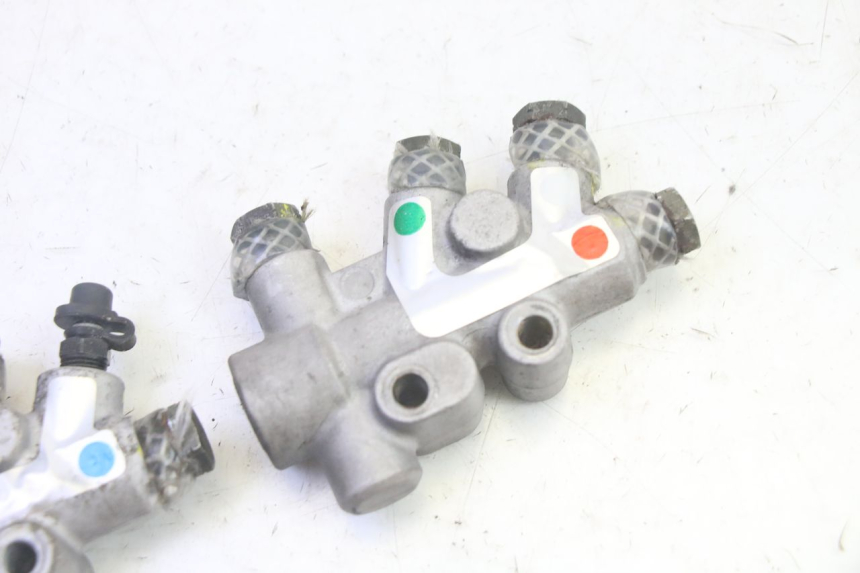 photo de DISTRIBUIDOR DE FRENO PIAGGIO MP3 RL 250 (2007 - 2010) - Otra perspectiva