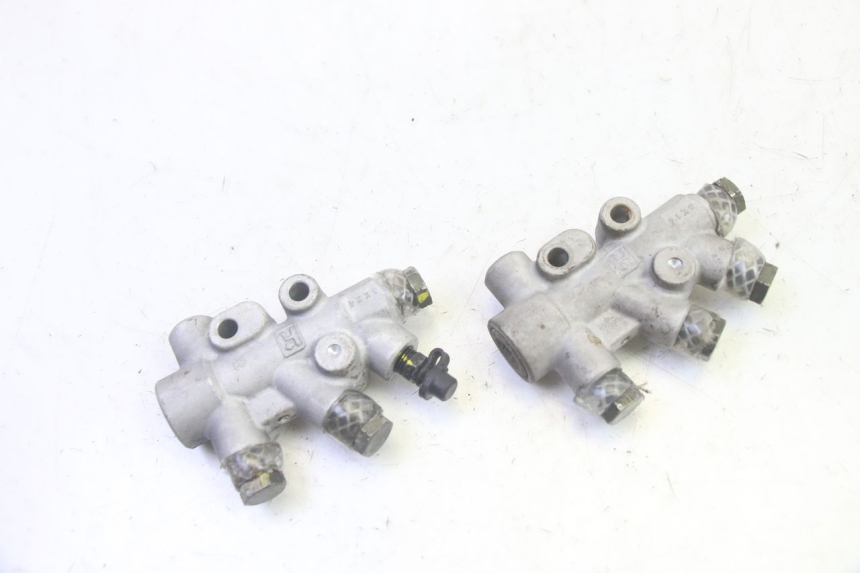 photo de DISTRIBUIDOR DE FRENO PIAGGIO MP3 RL 250 (2007 - 2010) - Primer plano técnico