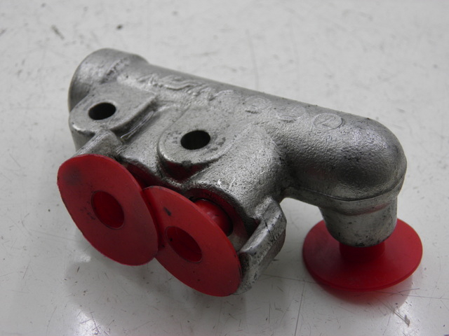 photo de DISTRIBUIDOR DE FRENO SUZUKI BURGMAN 125 (2007 - 2014)