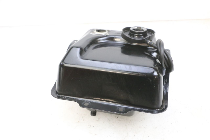 photo de DEPóSITO DE COMBUSTIBLE SYM CROX 4T 50 (2016 - 2023) - Primer plano técnico