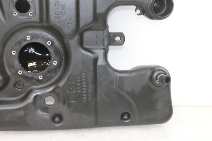 photo de DEPÓSITO DE COMBUSTIBLE PEUGEOT DJANGO 4T 50 (2014 - 2019) - Detalles de los puntos de fijación