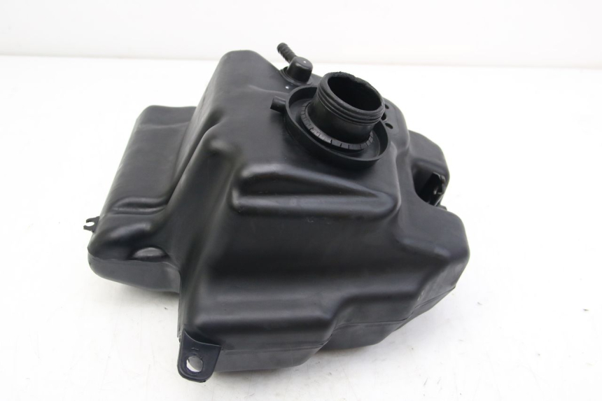 photo de DEPóSITO DE COMBUSTIBLE PEUGEOT KISBEE 2T 50 (2018 - 2022)