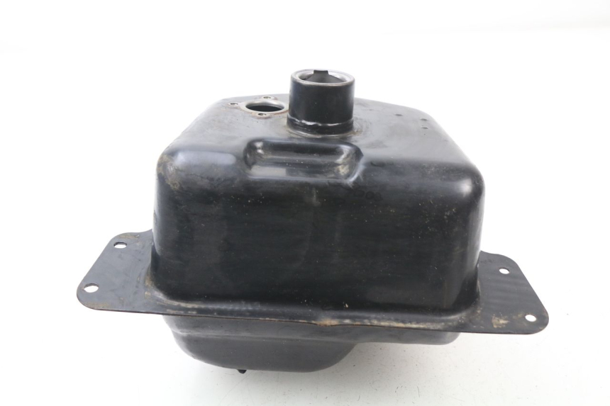 photo de DEPOSITO FUEL JM MOTORS MILANO 50 (2014 - 2019)