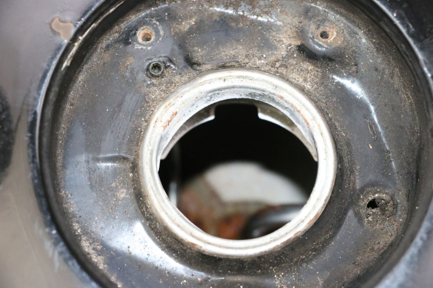 photo de DEPOSITO FUEL HONDA NSR R 125 (1994 - 2003) - Zoom sobre los componentes