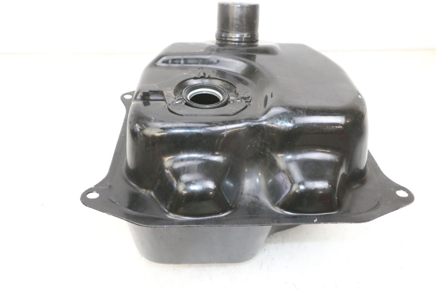 photo de DEPOSITO FUEL TNT MOTOR ROMA 10' 4T 50 (2019 - 2022) - Detalles de los puntos de fijación