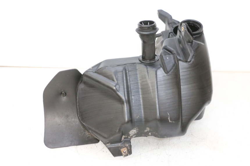 photo de DEPóSITO DE GASOLINA PIAGGIO VESPA GTS SUPER IE 125 (2009 - 2016) - Otra perspectiva