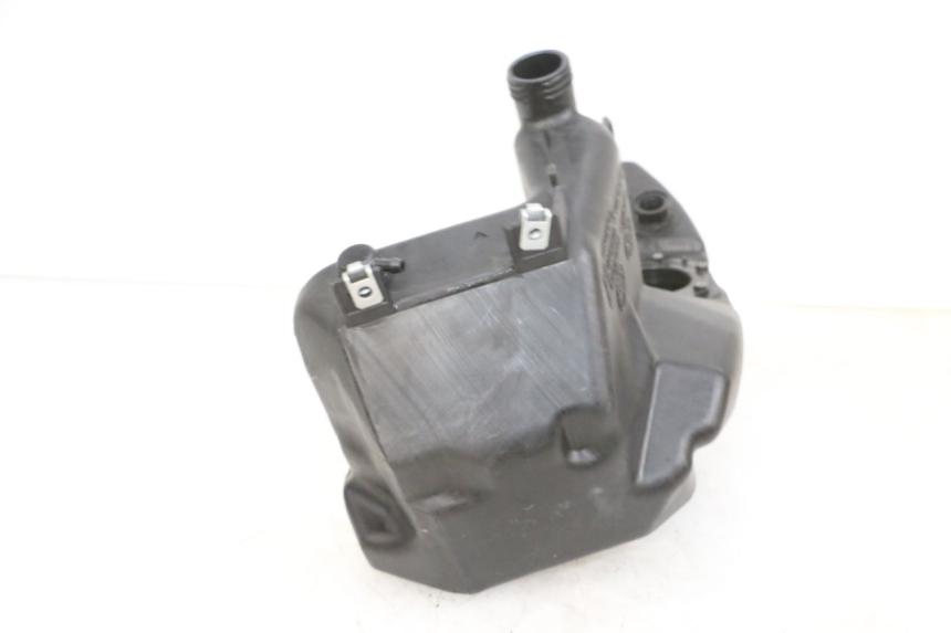 photo de DEPóSITO DE COMBUSTIBLE PIAGGIO ZIP 4T 50 (2018 - 2020) - Detalles de los puntos de fijación