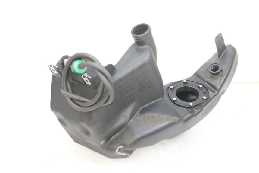 photo de DEPóSITO DE COMBUSTIBLE PIAGGIO ZIP 4T 50 (2018 - 2020) - Otra perspectiva