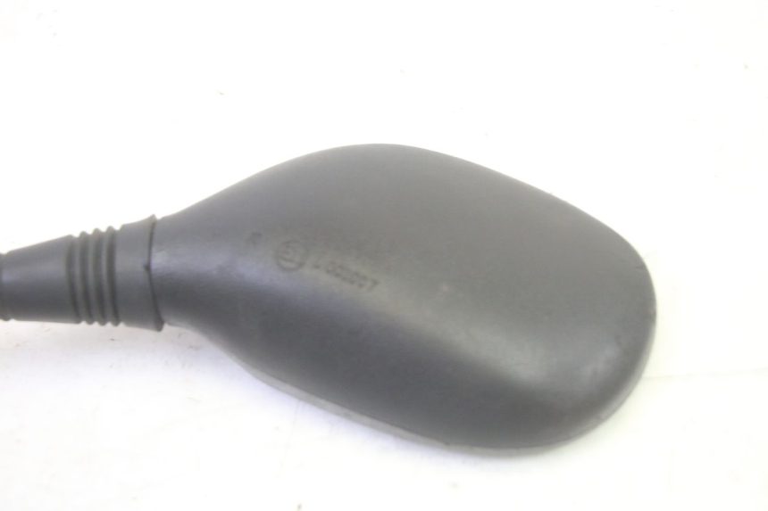 photo de RETROVISOR IZQUIERDO PIAGGIO MP3 RL 250 (2007 - 2010) - Detalles de los puntos de fijación