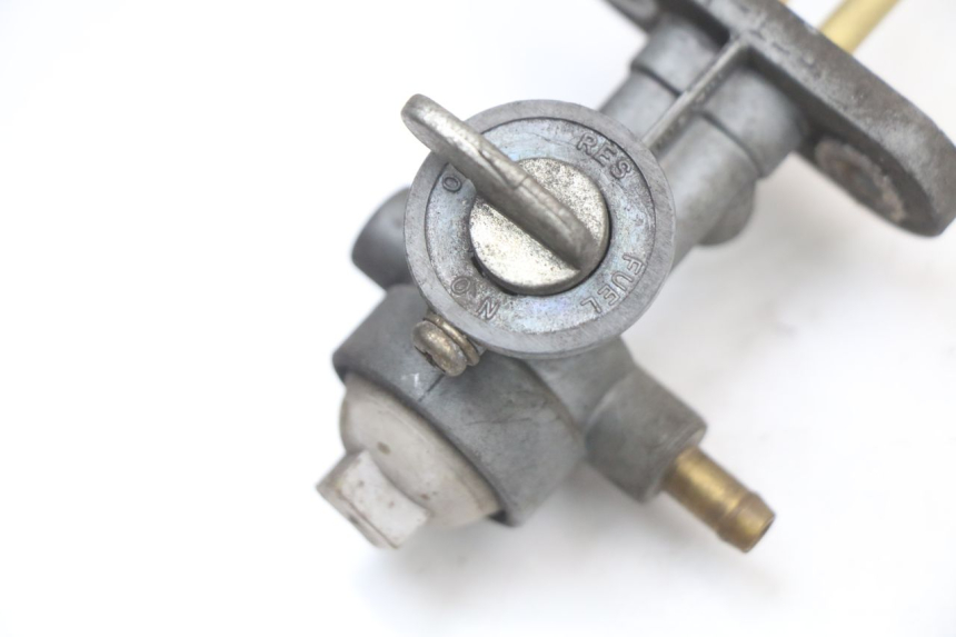 photo de Grifo del depósito HYOSUNG GV AQUILA 125 (2000 - 2004) - Detalle de la pieza