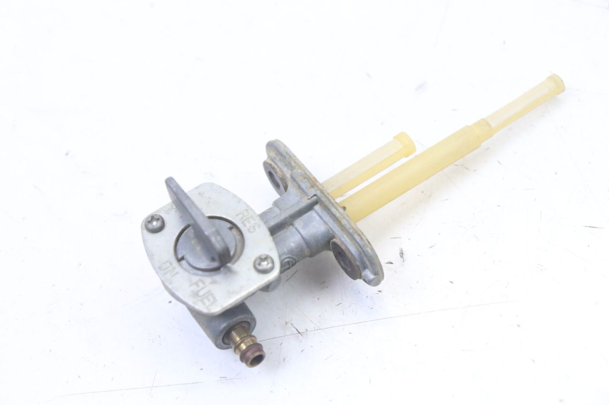 photo de GRIFO DEL DEPóSITO YAMAHA TTR 125 (2000 - 2020) - Primer plano técnico