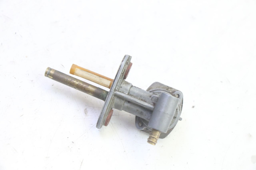 photo de GRIFO DEL DEPóSITO YAMAHA TTR 125 (2000 - 2020) - Primer plano técnico