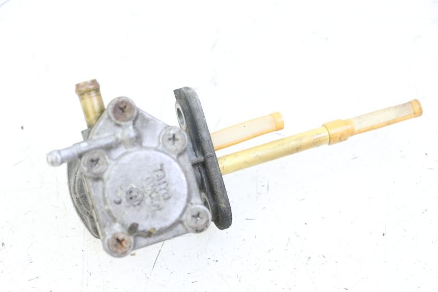 photo de VALVULA DEPOSITO KAWASAKI ZR7 ZR-7 S 750 (1999 - 2004) - Primer plano técnico