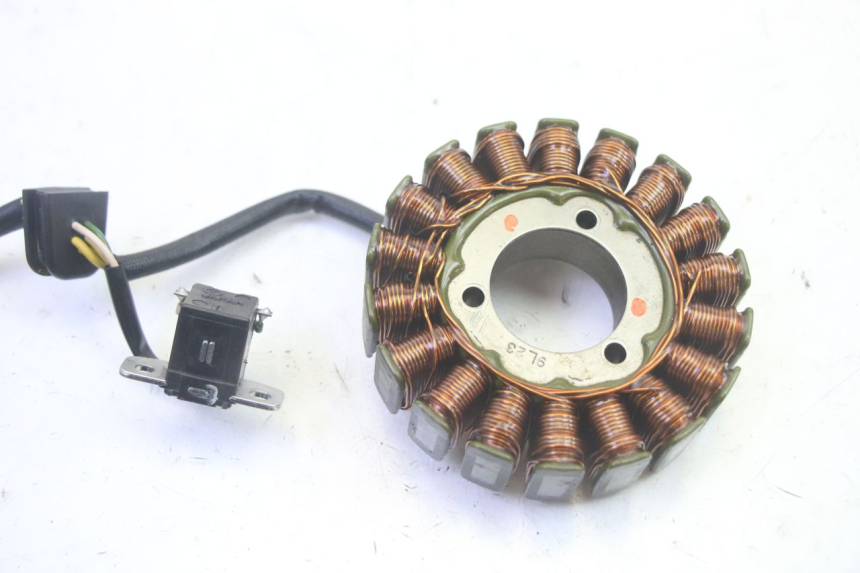 photo de ROTOR ESTATOR SUZUKI BURGMAN 125 (2007 - 2014) - Detalles de los puntos de fijación