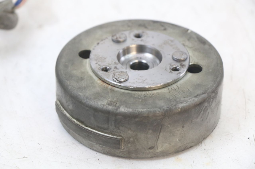 photo de ESTATOR YAMAHA BW'S 50 (2004 - 2017) - Primer plano técnico