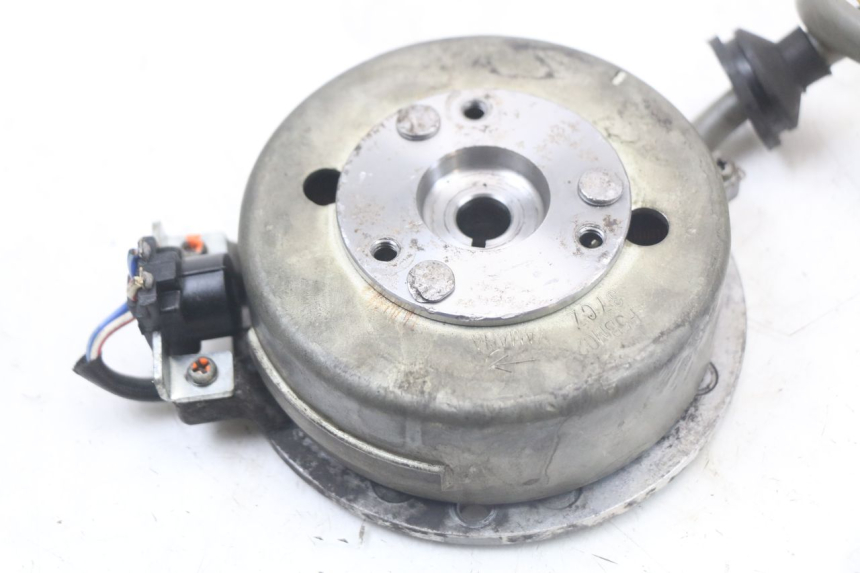 photo de ESTATOR YAMAHA BW'S 50 (2004 - 2017) - Detalles de los puntos de fijación