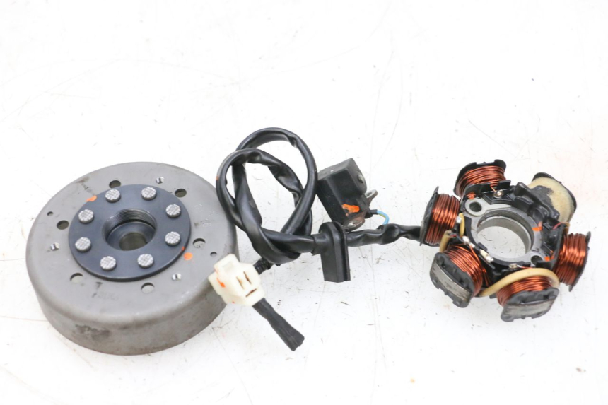 photo de ROTOR ESTATOR PEUGEOT KISBEE 2T 50 (2010 - 2017) - Primer plano técnico