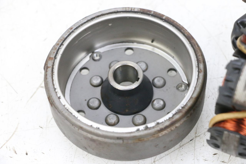 photo de ROTOR ESTATOR PEUGEOT KISBEE 2T 50 (2010 - 2017) - Detalles de los puntos de fijación