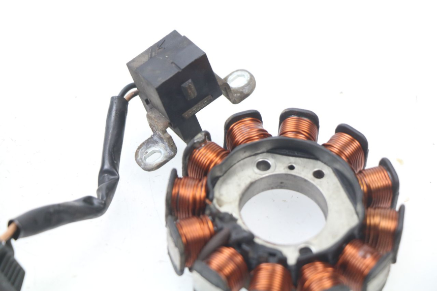 photo de ESTATOR PIAGGIO LIBERTY 4T 50 (2004 - 2008) - Zoom estado de uso