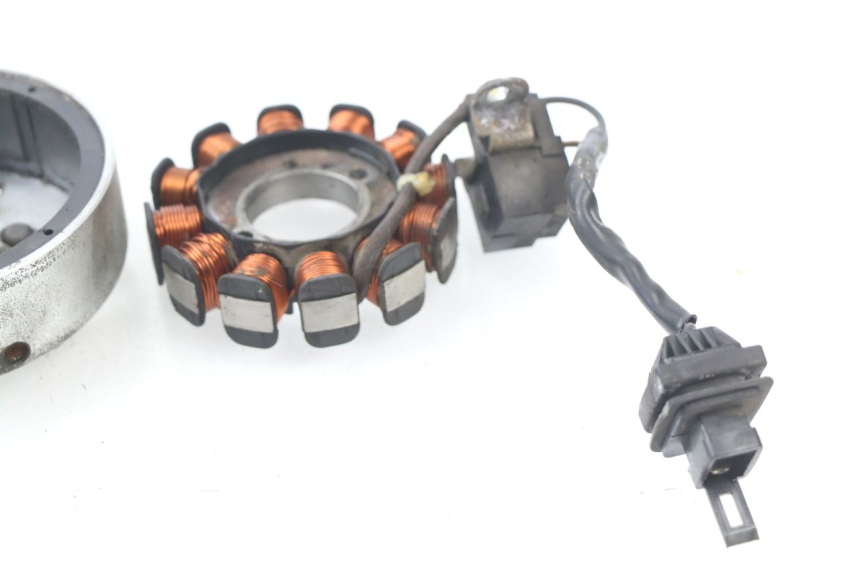 photo de ESTATOR PIAGGIO LIBERTY 4T 50 (2004 - 2008) - Primer plano técnico