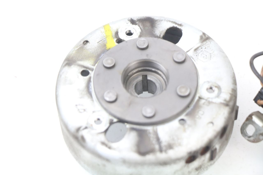 photo de ESTATOR PIAGGIO LIBERTY 4T 50 (2004 - 2008) - Detalles de los puntos de fijación