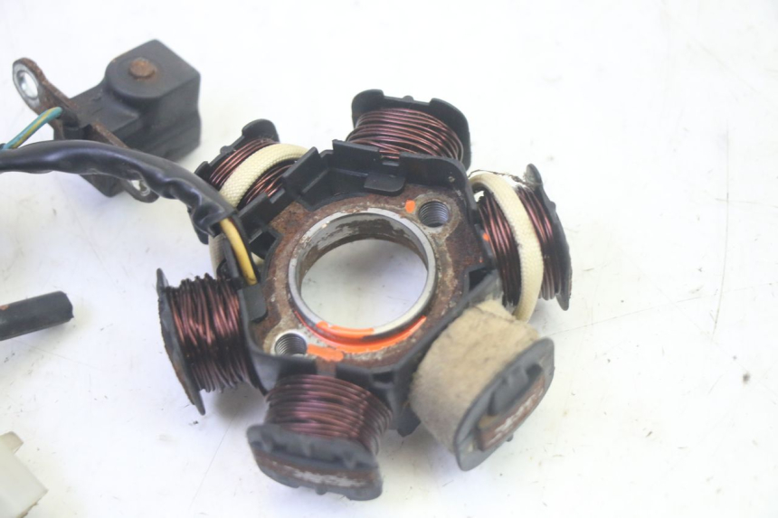 photo de ESTATOR PEUGEOT LUDIX 50 (2008 - 2017) - Primer plano técnico