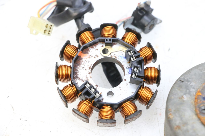 photo de ESTATOR YAMAHA NEO'S NEOS 2T 50 (1998 - 2007) - Otra vista del artículo