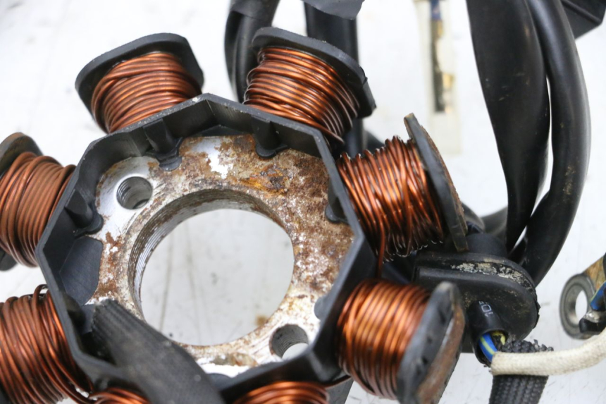 photo de ESTATOR SYM ORBIT 2 50 (2008 - 2014) - Detalles de los puntos de fijación