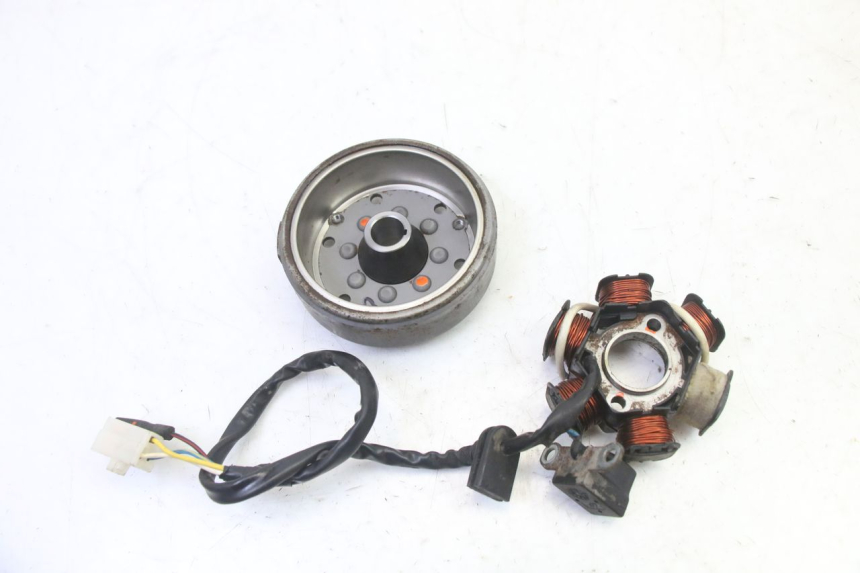 photo de ESTATOR PEUGEOT SPEEDFIGHT 3 AIR 50 (2009 - 2015)