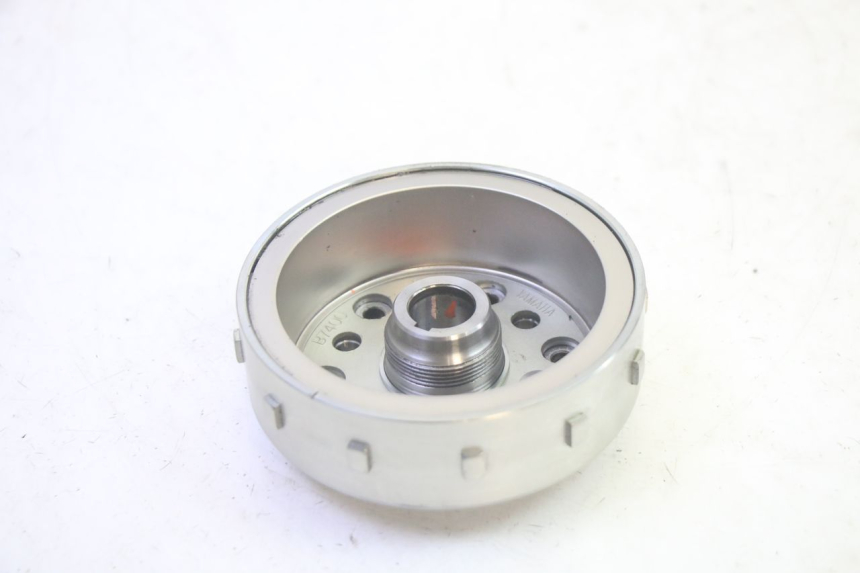 photo de VOLANTE MAGNETICO YAMAHA TRICITY 300 (2020 - 2024) - Otra perspectiva